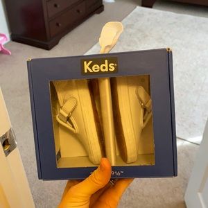 KEDS Little Girls (baby) 4M T Strap Shoe